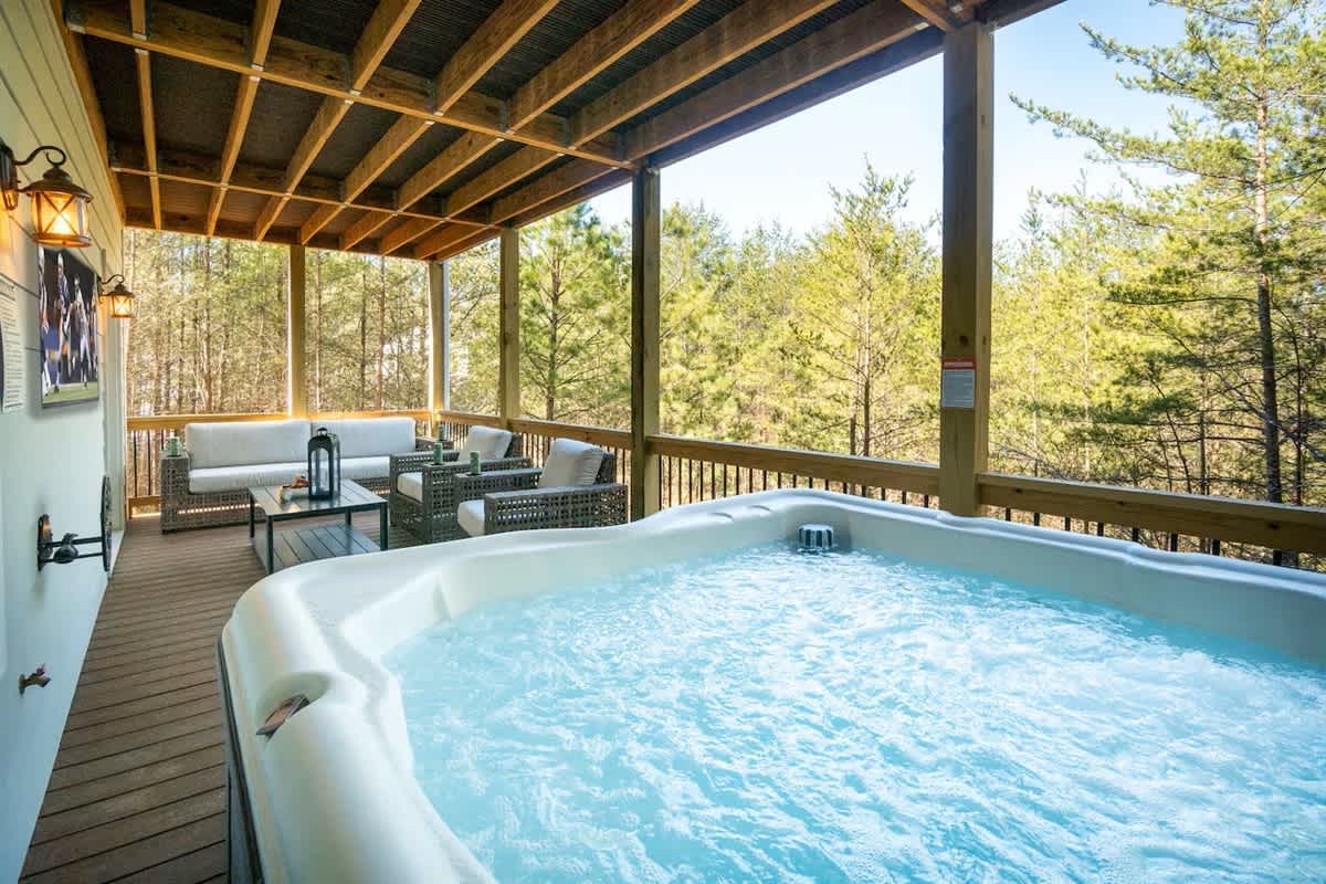 GOLDEN TEE HAUS - HOT TUB•POOL TABLE•PORCH