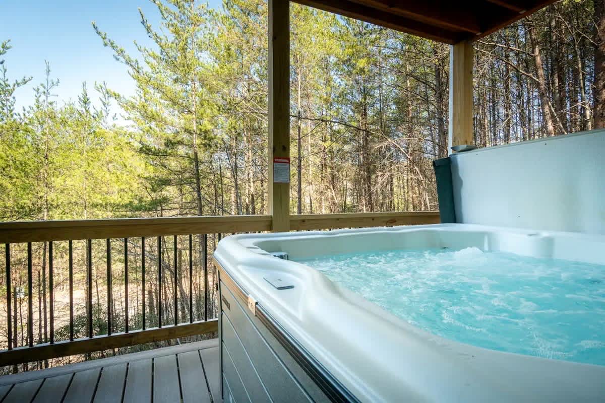 GOLDEN TEE HAUS - HOT TUB•POOL TABLE•PORCH