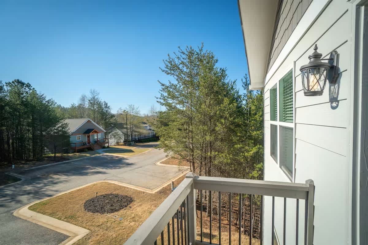 GOLDEN TEE HAUS - HOT TUB•POOL TABLE•PORCH
