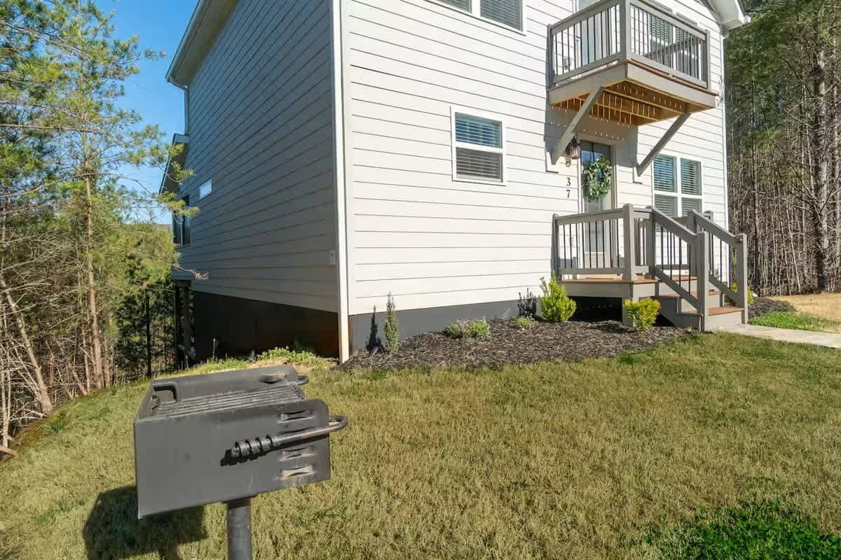 GOLDEN TEE HAUS - HOT TUB•POOL TABLE•PORCH