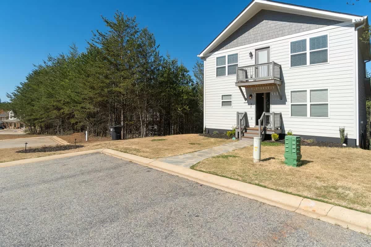 GOLDEN TEE HAUS - HOT TUB•POOL TABLE•PORCH