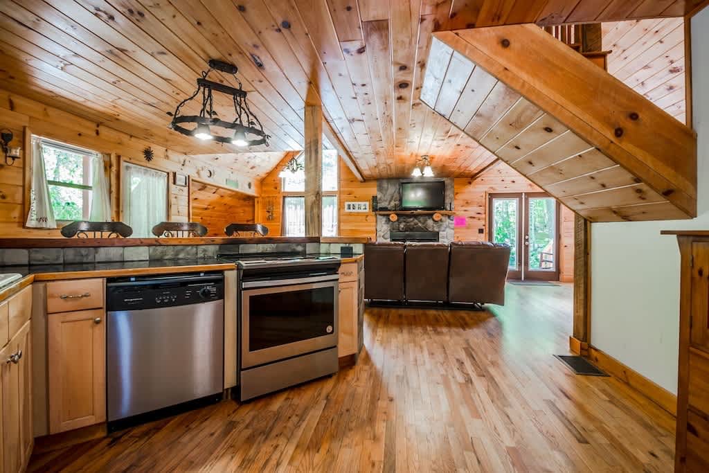 UNFORGETTABLE | PET FRIENDLY | HOT TUB