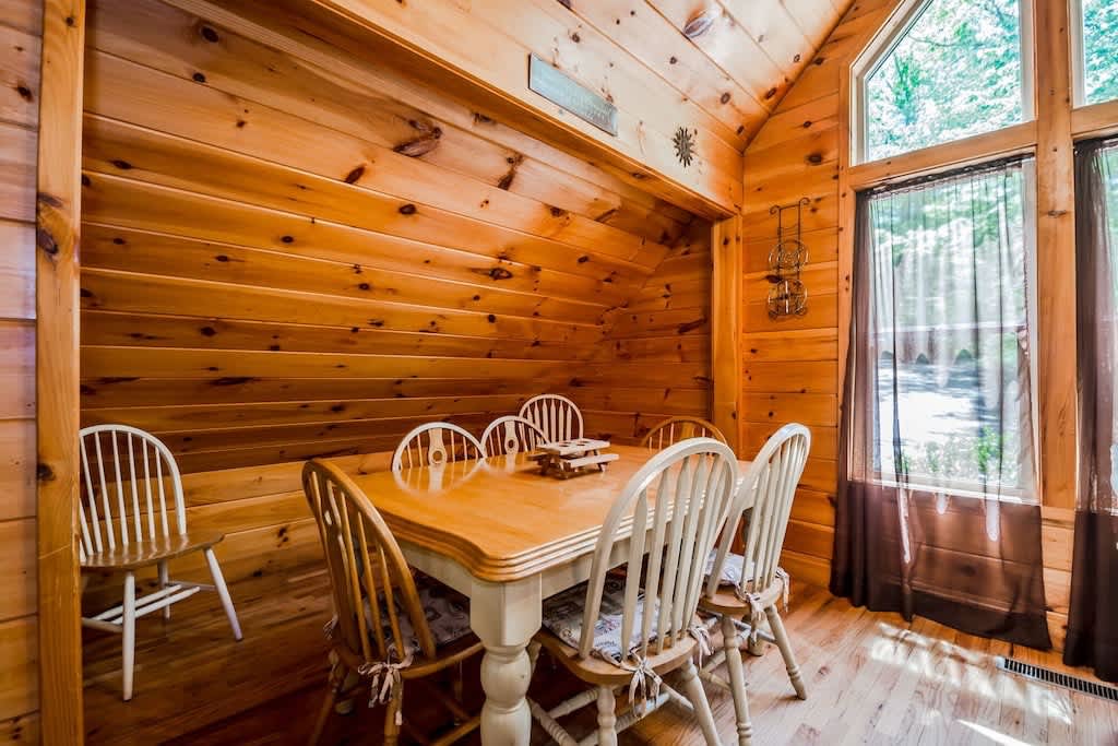 UNFORGETTABLE | PET FRIENDLY | HOT TUB