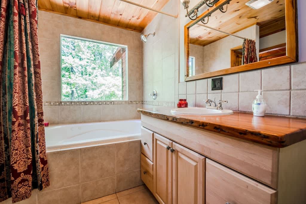 UNFORGETTABLE | PET FRIENDLY | HOT TUB