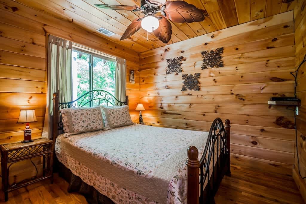 UNFORGETTABLE | PET FRIENDLY | HOT TUB