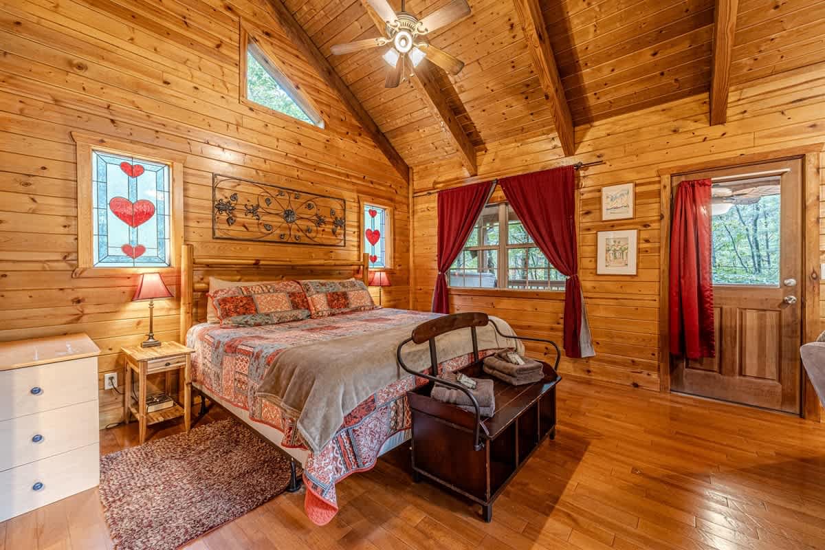ROMANTIC GETAWAY COZY CABIN