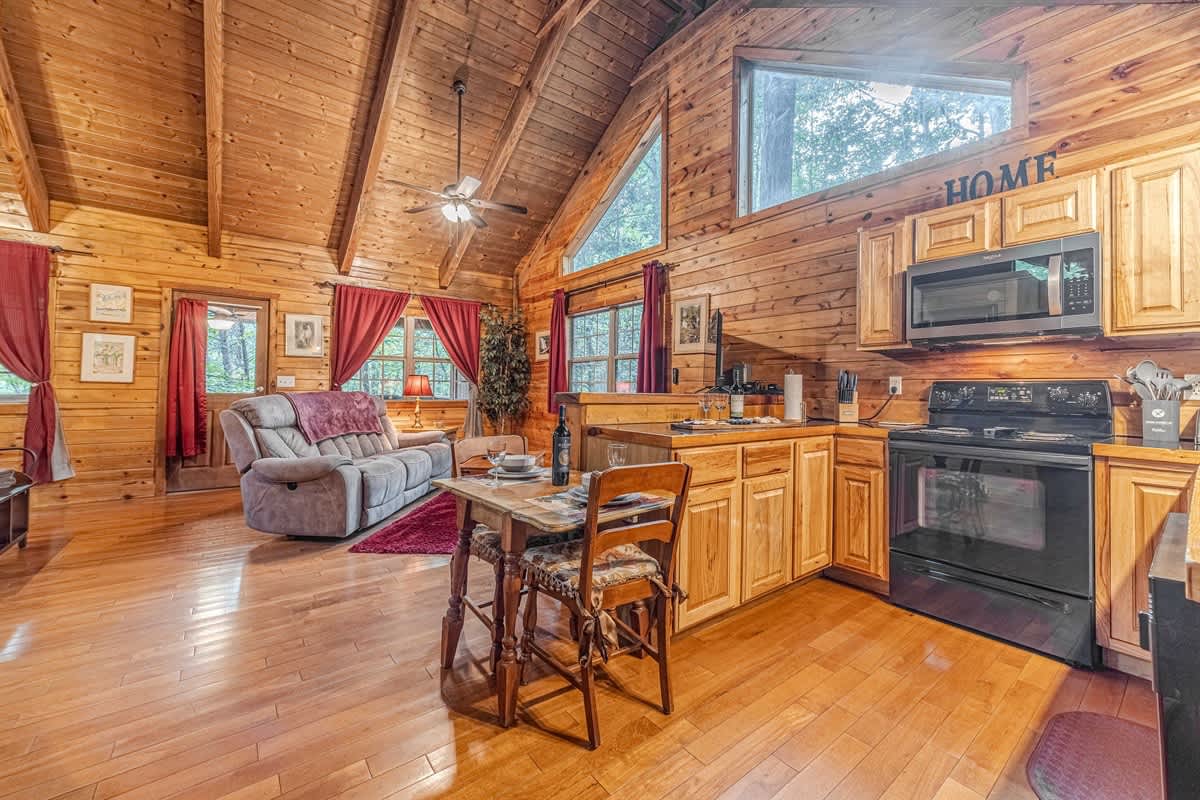 ROMANTIC GETAWAY COZY CABIN