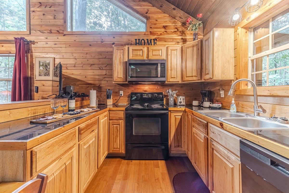 ROMANTIC GETAWAY COZY CABIN