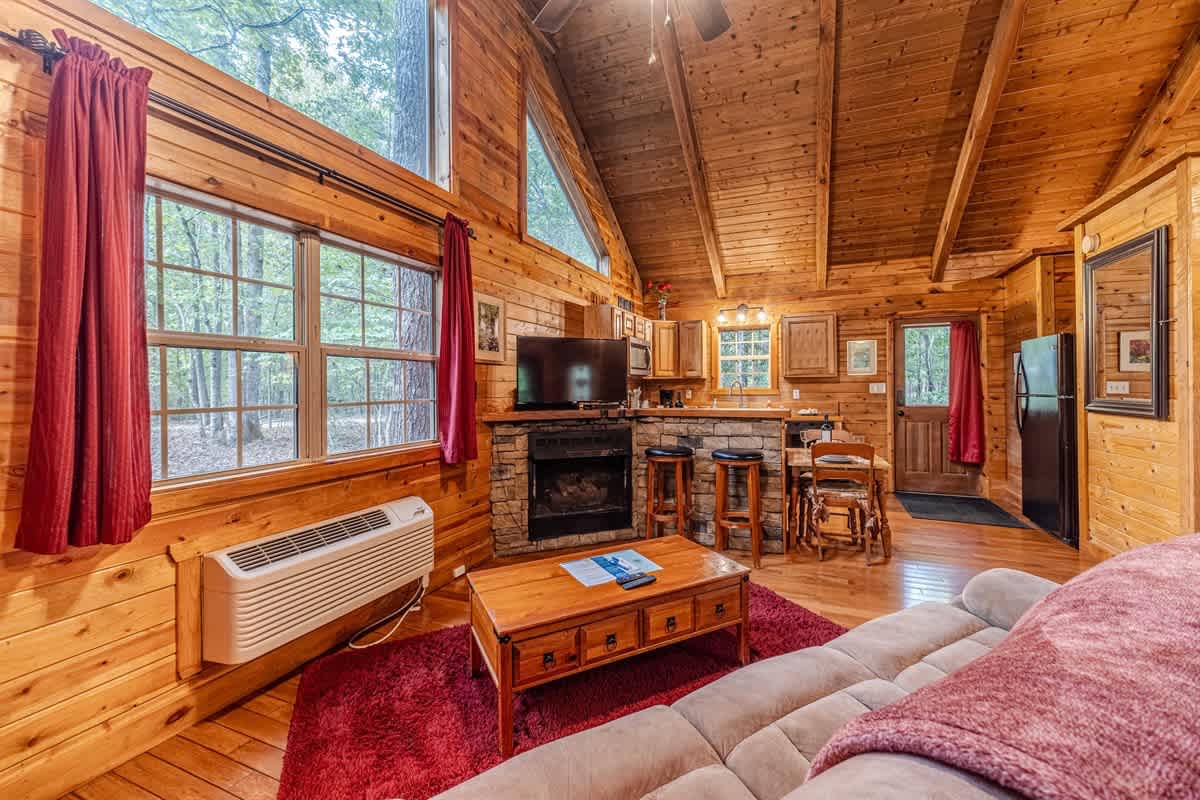 ROMANTIC GETAWAY COZY CABIN