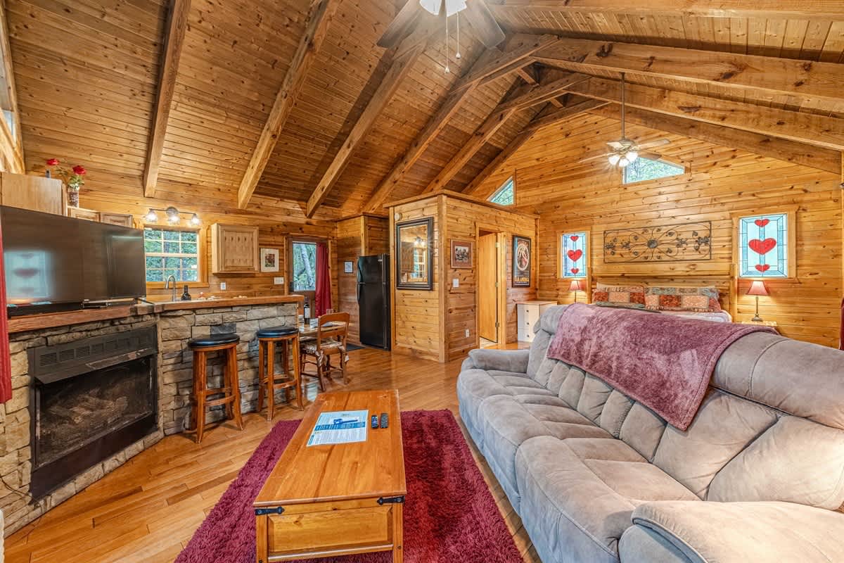 ROMANTIC GETAWAY COZY CABIN