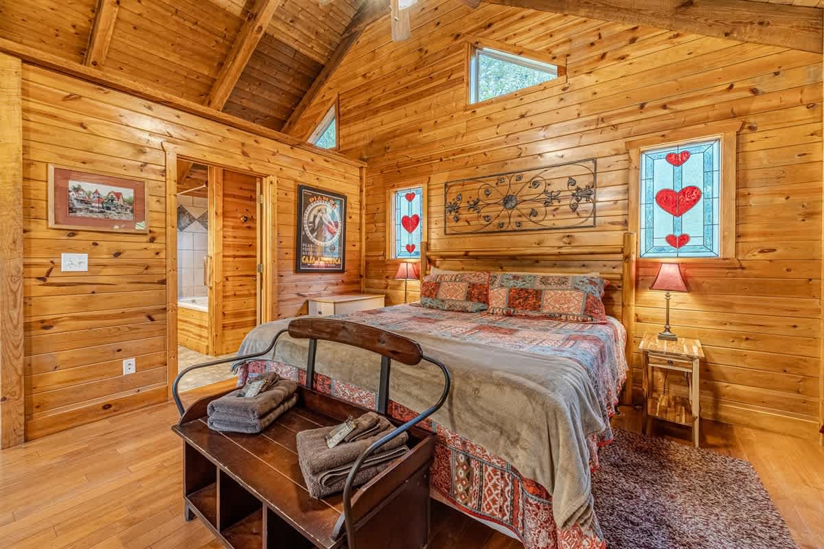 ROMANTIC GETAWAY COZY CABIN