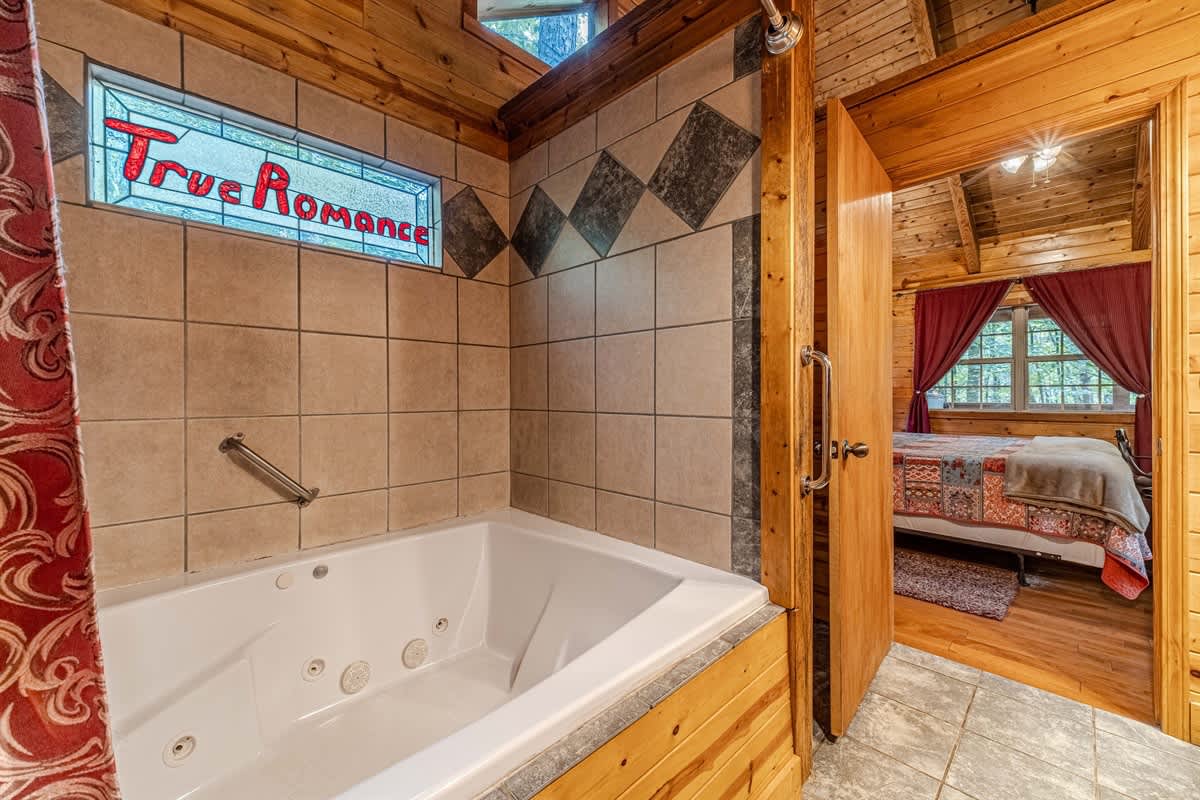ROMANTIC GETAWAY COZY CABIN