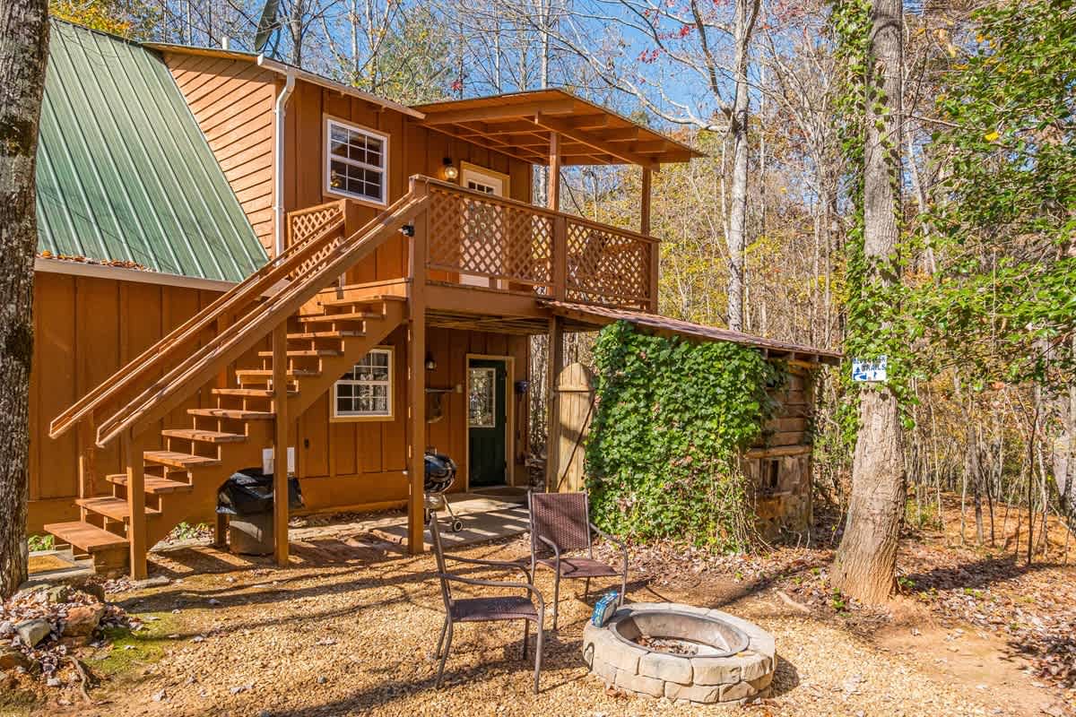CREEKSIDE COTTAGE |PET FRIENDLY & HOT TUB
