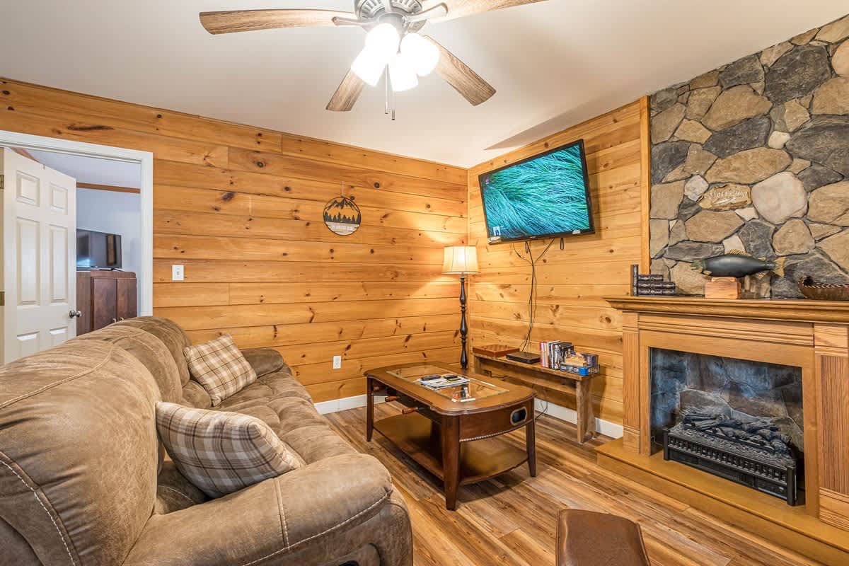CREEKSIDE COTTAGE |PET FRIENDLY & HOT TUB
