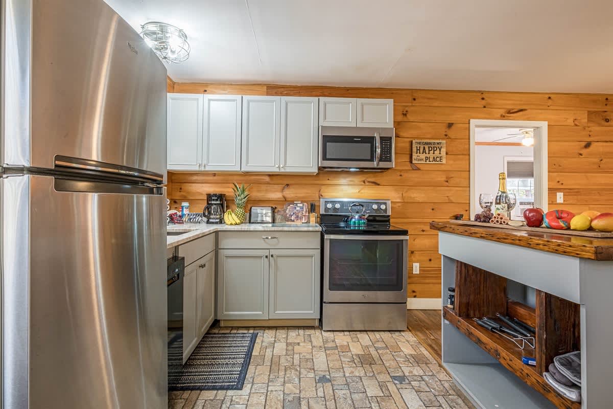 CREEKSIDE COTTAGE |PET FRIENDLY & HOT TUB