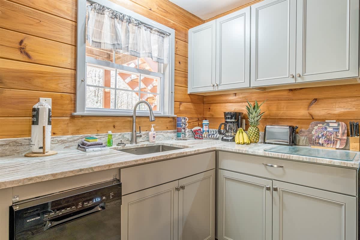 CREEKSIDE COTTAGE |PET FRIENDLY & HOT TUB