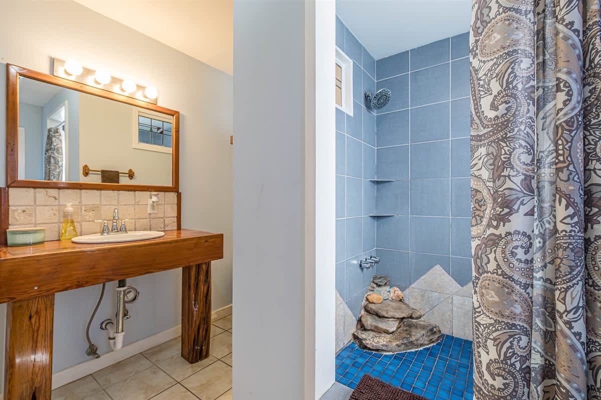 CREEKSIDE COTTAGE |PET FRIENDLY & HOT TUB
