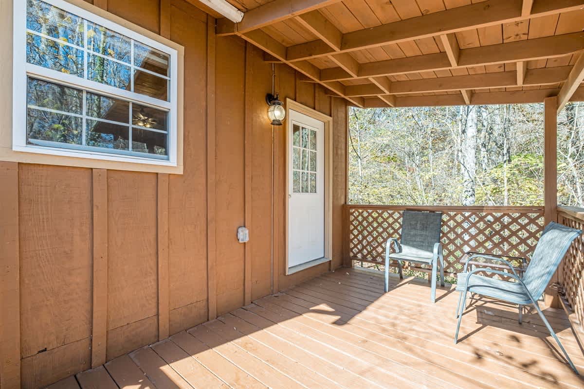 CREEKSIDE COTTAGE |PET FRIENDLY & HOT TUB