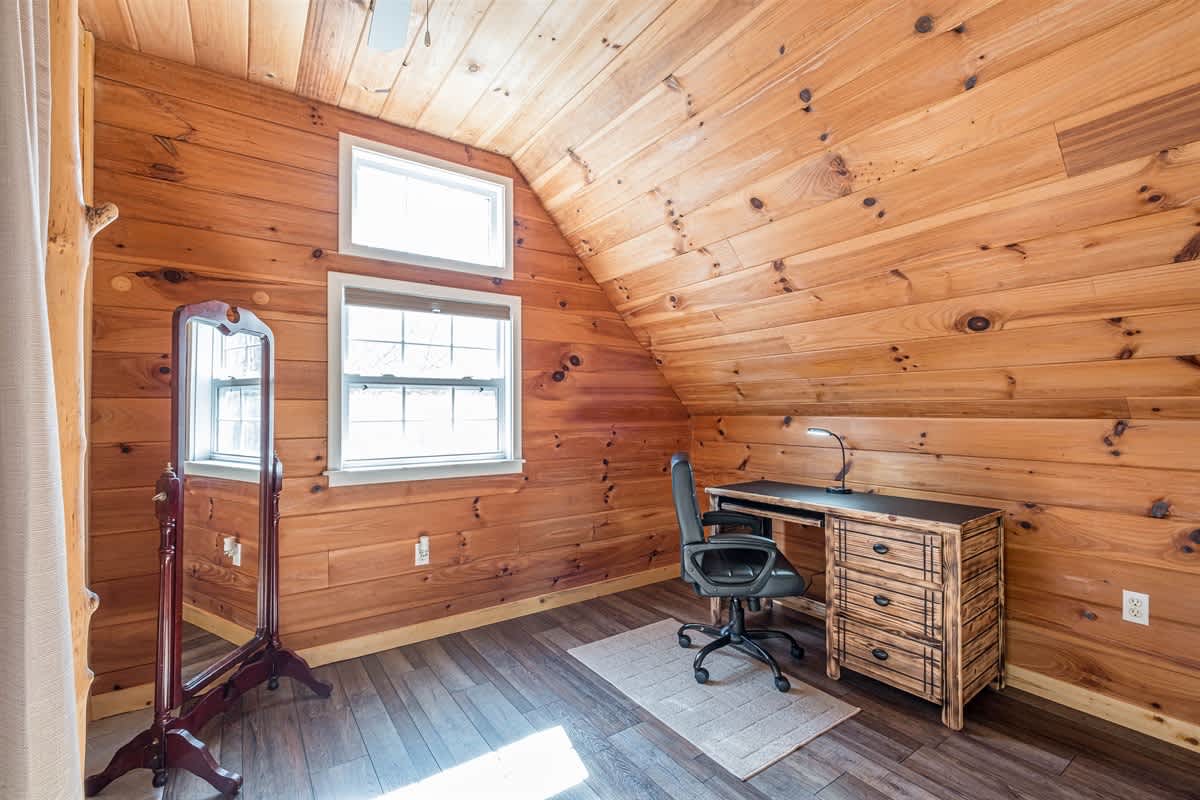 CREEKSIDE COTTAGE |PET FRIENDLY & HOT TUB