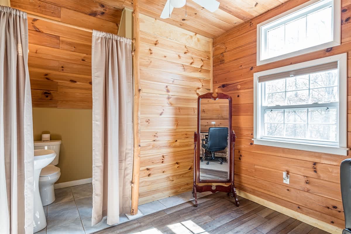 CREEKSIDE COTTAGE |PET FRIENDLY & HOT TUB