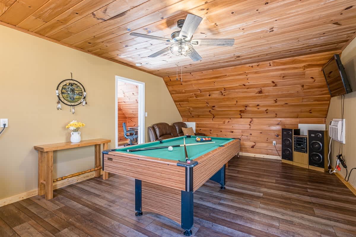 CREEKSIDE COTTAGE |PET FRIENDLY & HOT TUB