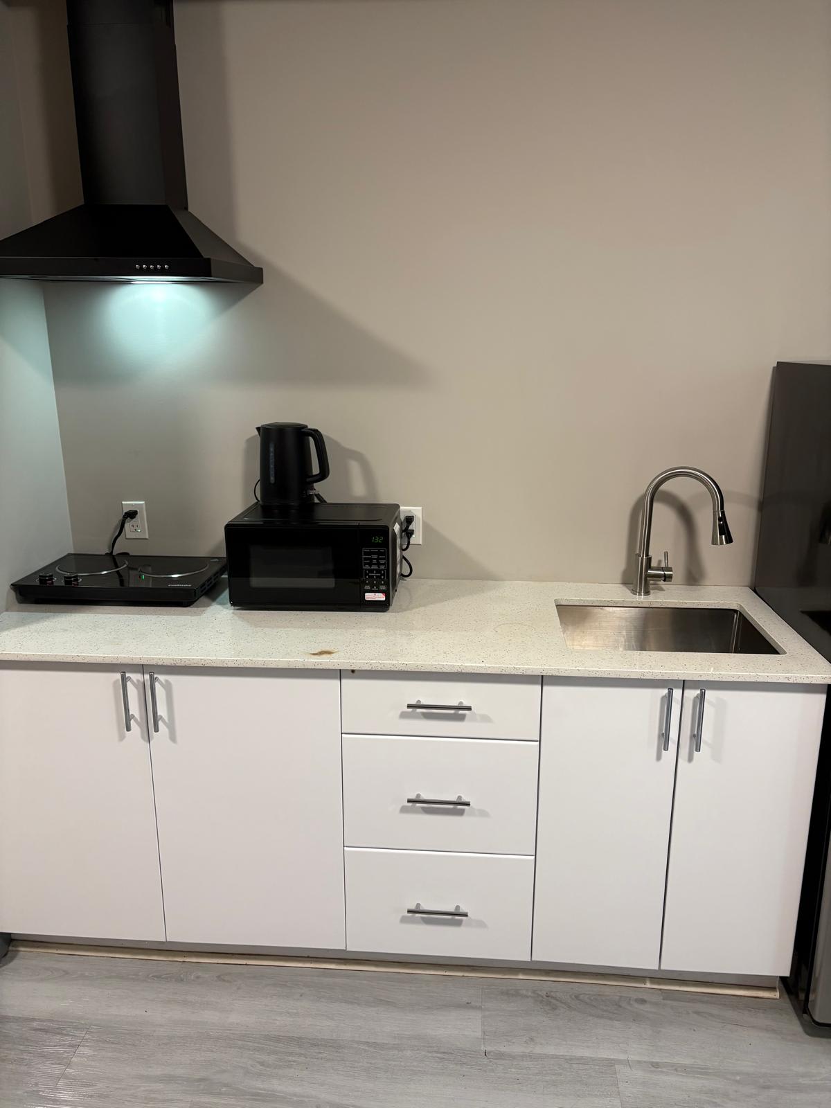 #40.2 St. Catharines 1-bedroom Hotel-Apartment