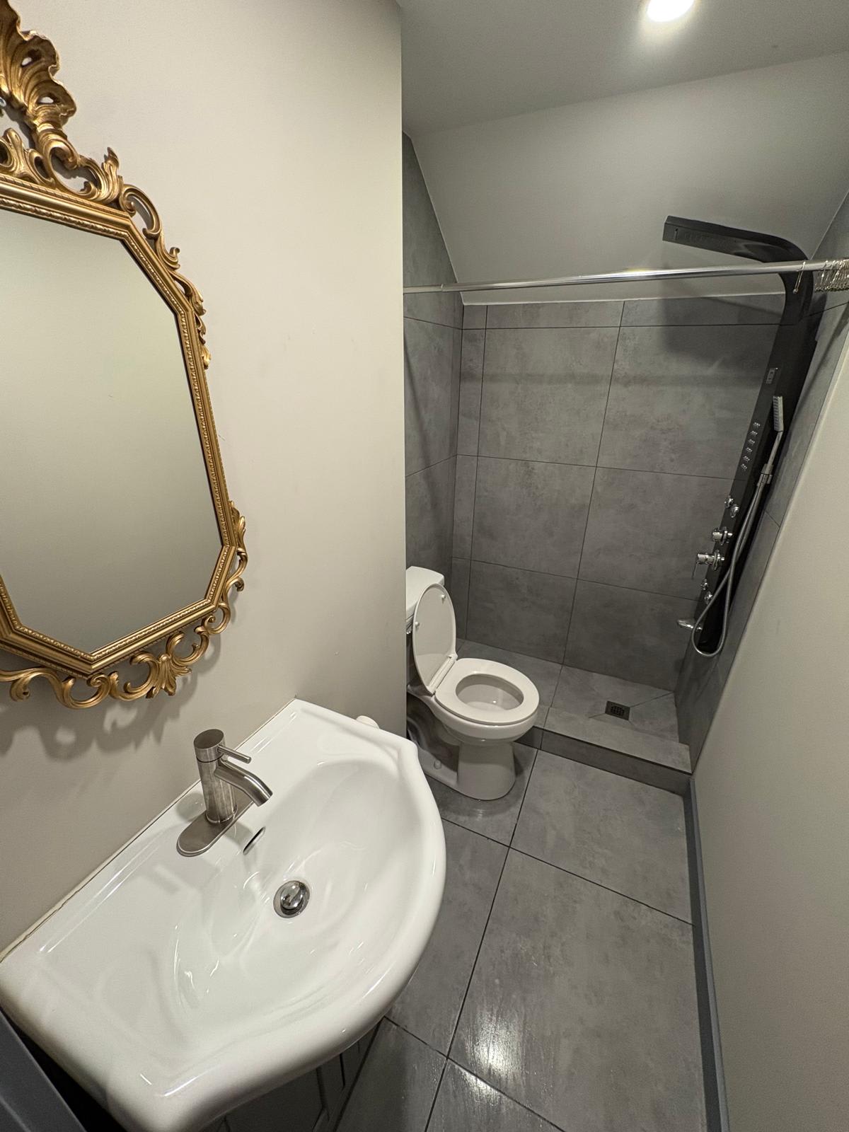 #40.2 St. Catharines 1-bedroom Hotel-Apartment
