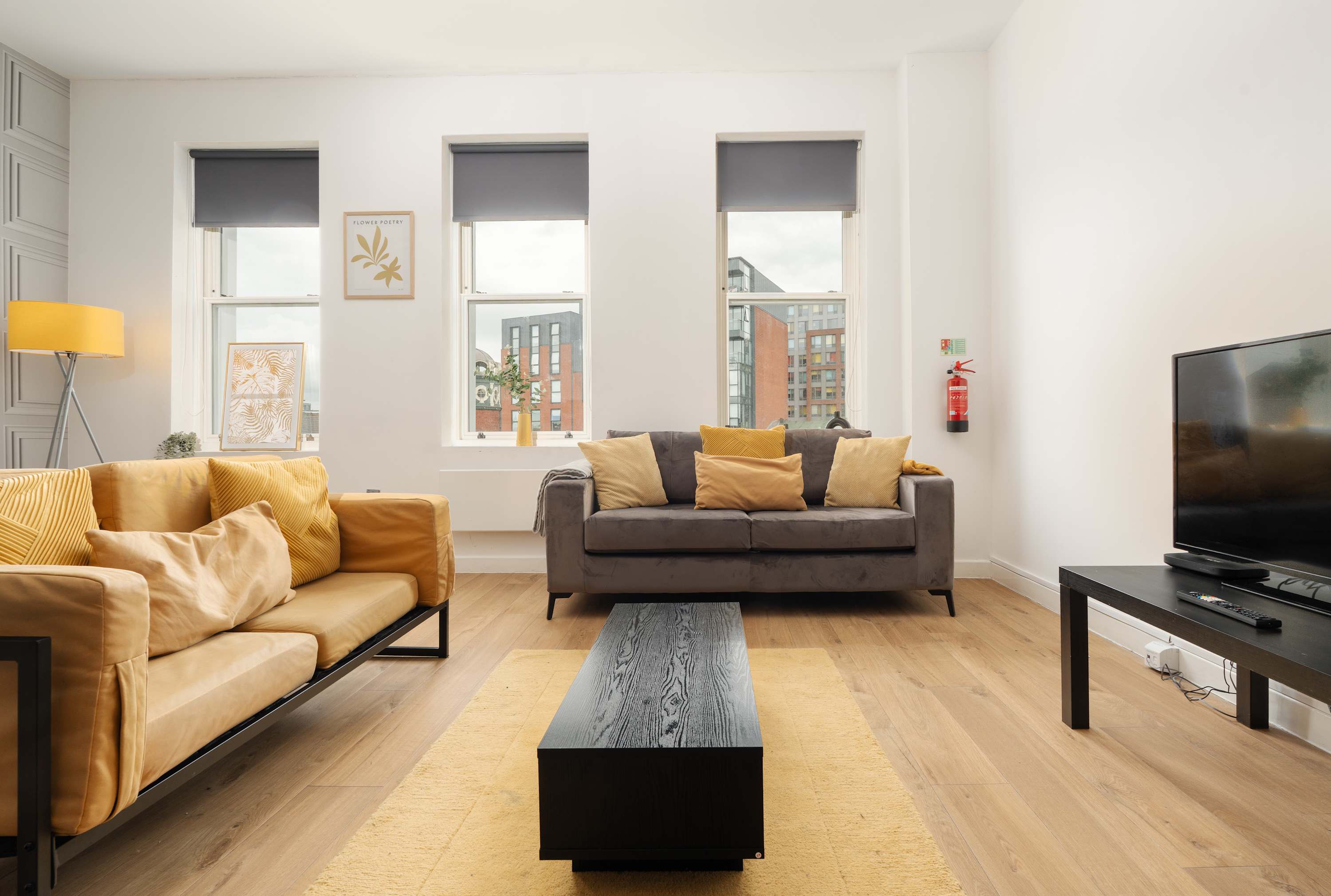 Spacious apartment for groups in City Centre in Berry Street L1 4JF - Property image 2 - VivreStays