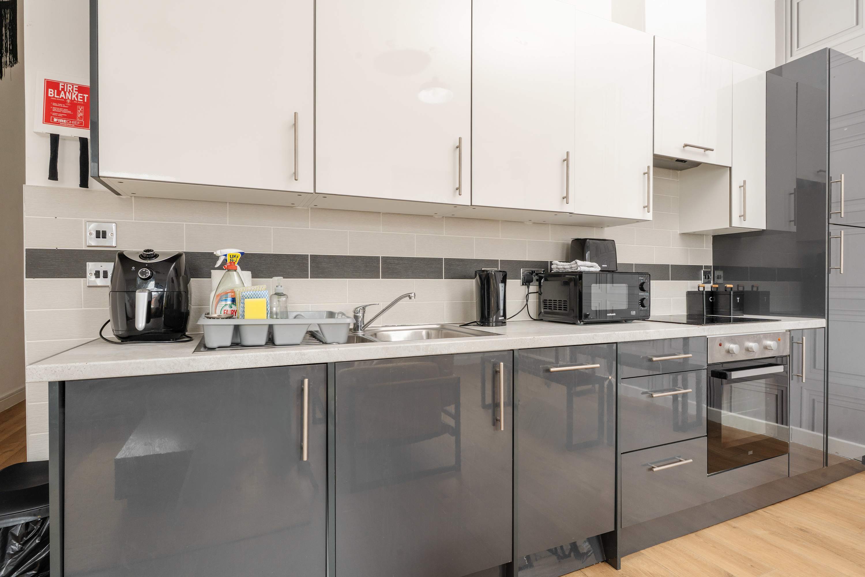 Spacious apartment for groups in City Centre in Berry Street L1 4JF - Property image 5 - VivreStays