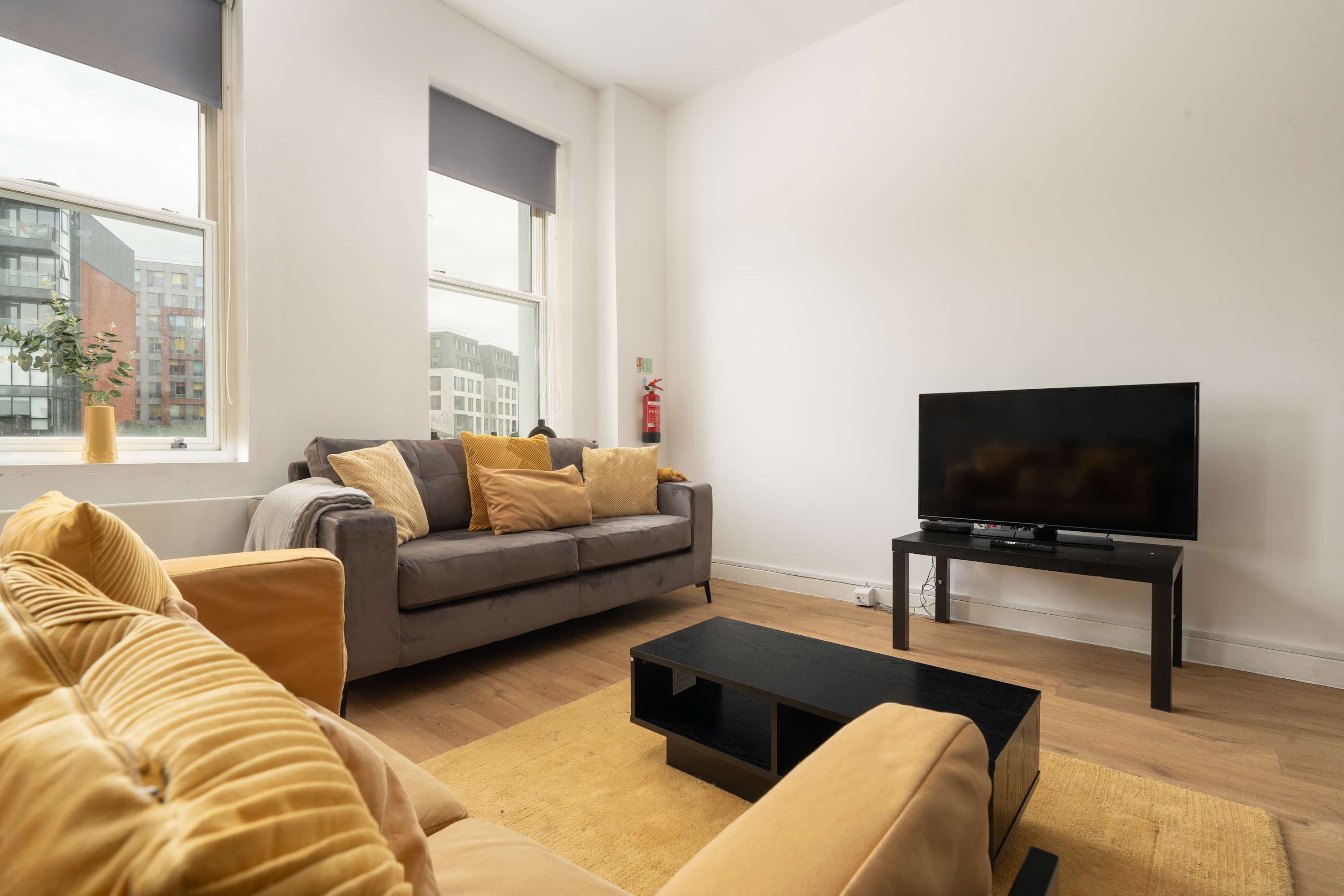 Spacious apartment for groups in City Centre in Berry Street L1 4JF - Property image 4 - VivreStays