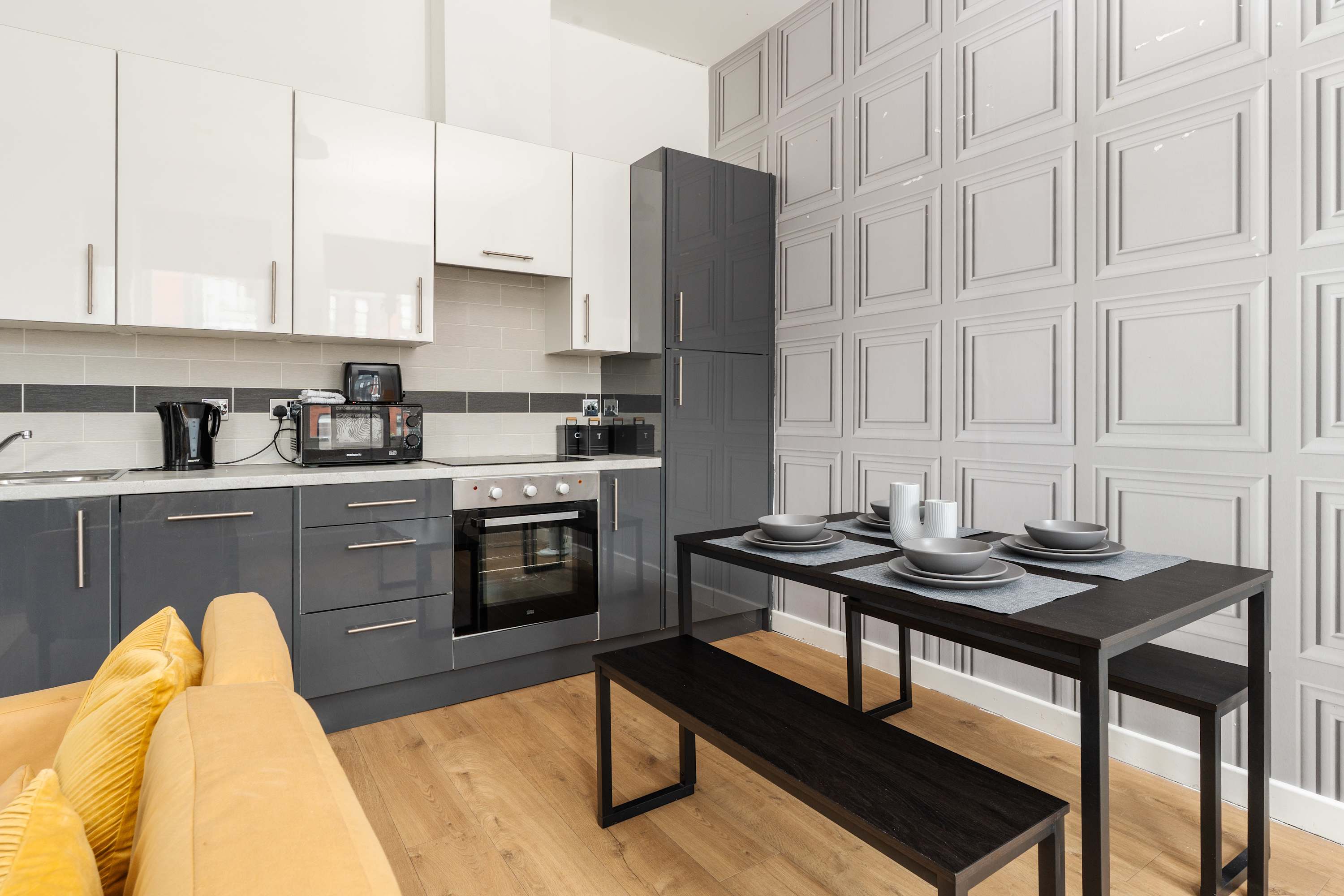 Spacious apartment for groups in City Centre in Berry Street L1 4JF - Property image 9 - VivreStays