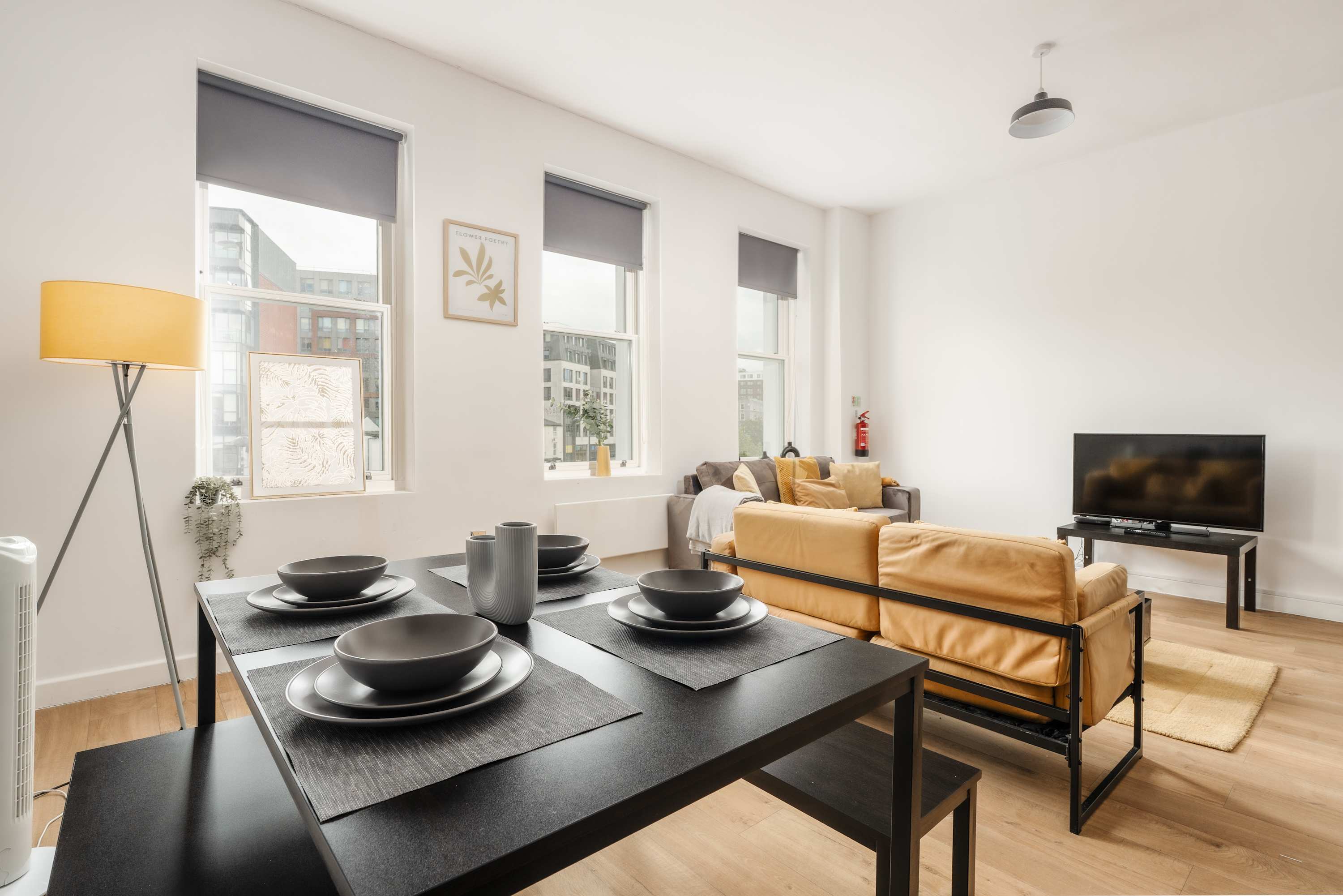 Spacious apartment for groups in City Centre in Berry Street L1 4JF - Property image 3 - VivreStays