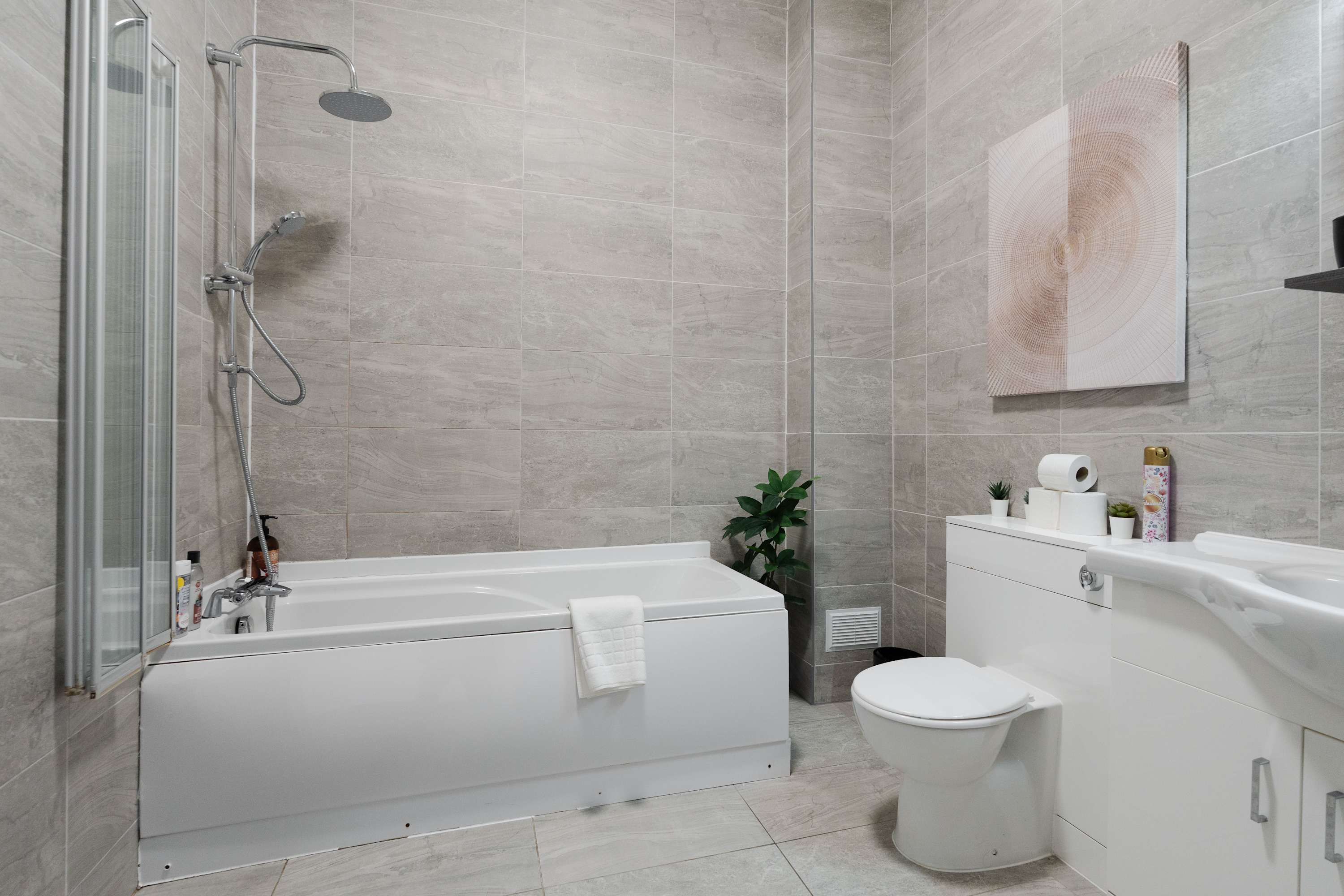 Spacious apartment for groups in City Centre in Berry Street L1 4JF - Property image 14 - VivreStays