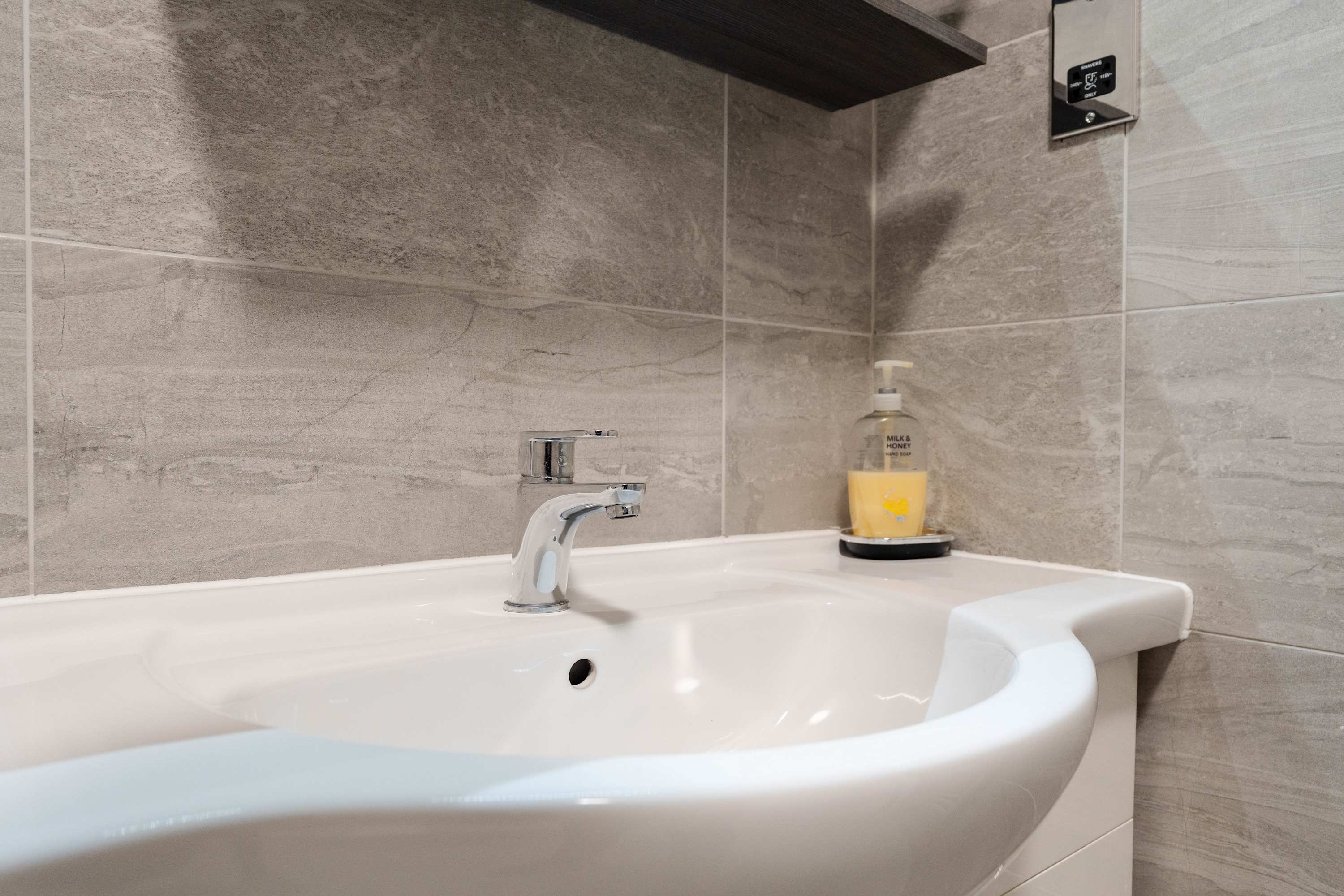Spacious apartment for groups in City Centre in Berry Street L1 4JF - Property image 15 - VivreStays