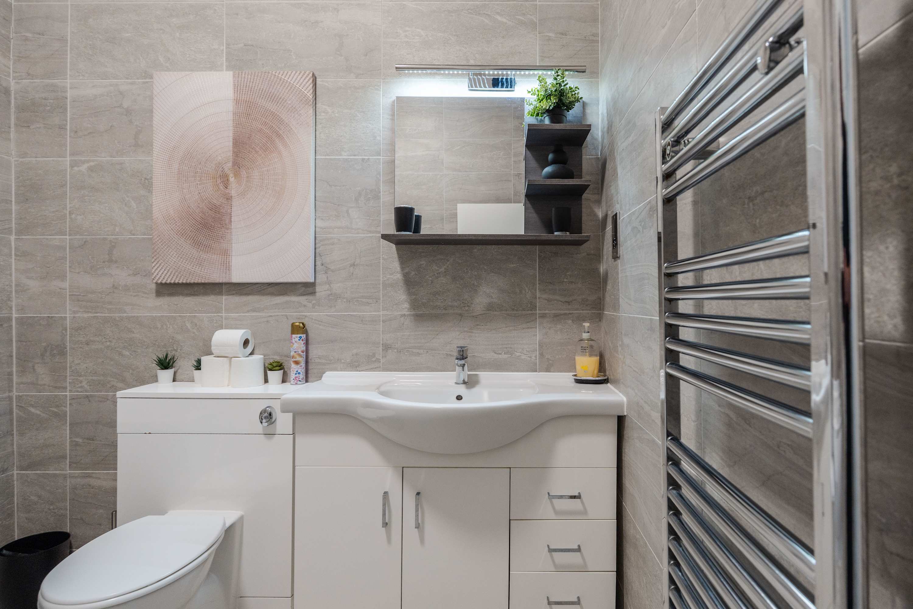 Spacious apartment for groups in City Centre in Berry Street L1 4JF - Property image 16 - VivreStays