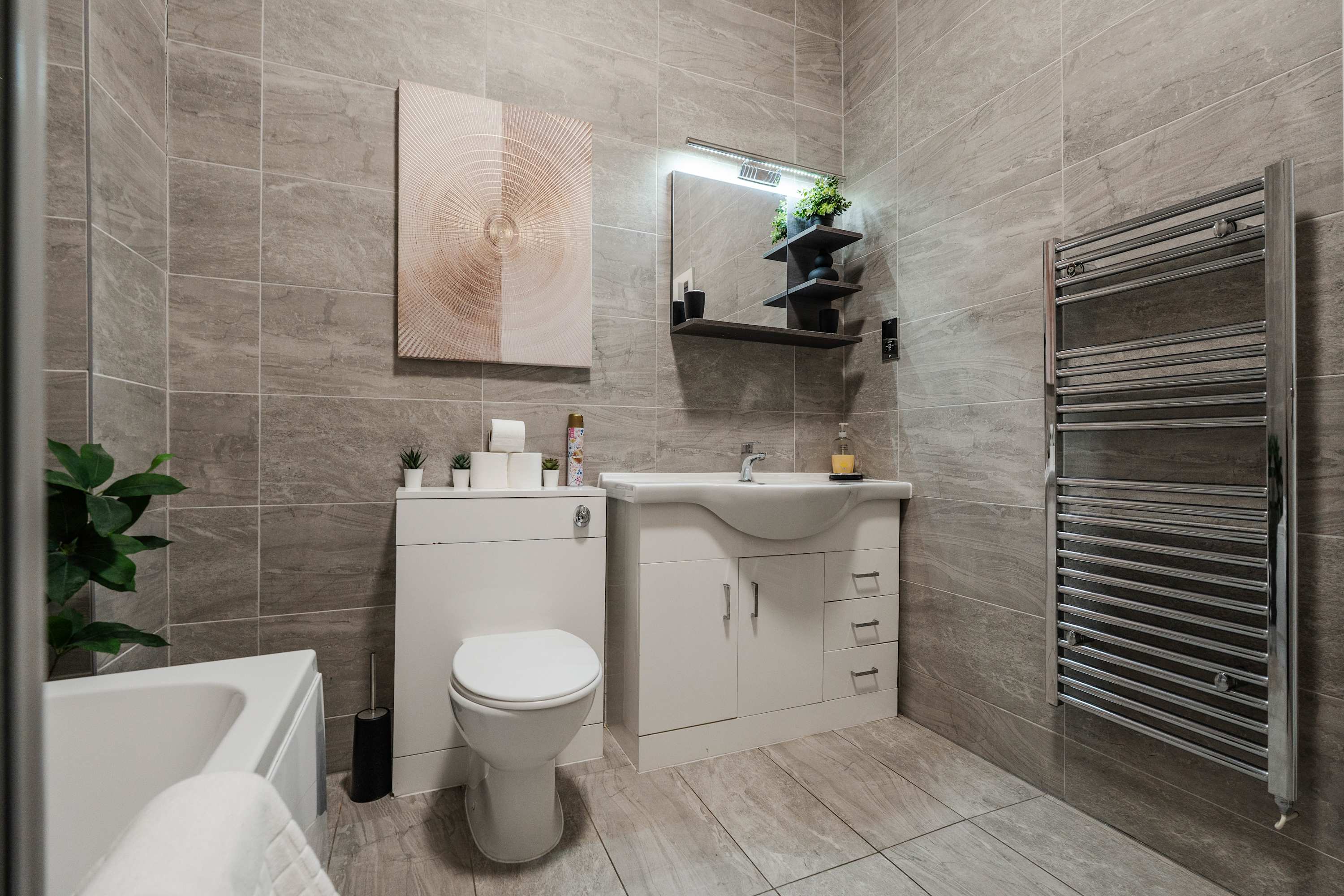 Spacious apartment for groups in City Centre in Berry Street L1 4JF - Property image 18 - VivreStays
