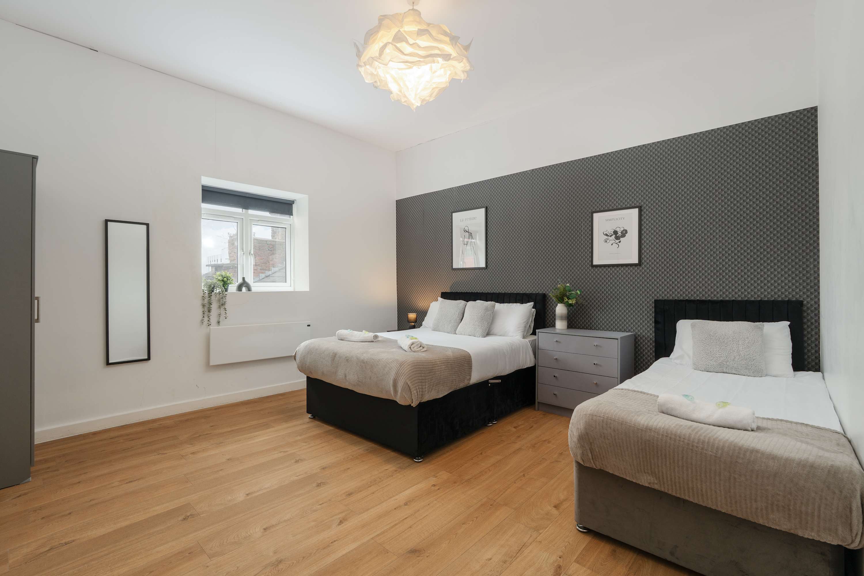 Spacious apartment for groups in City Centre in Berry Street L1 4JF - Property image 21 - VivreStays