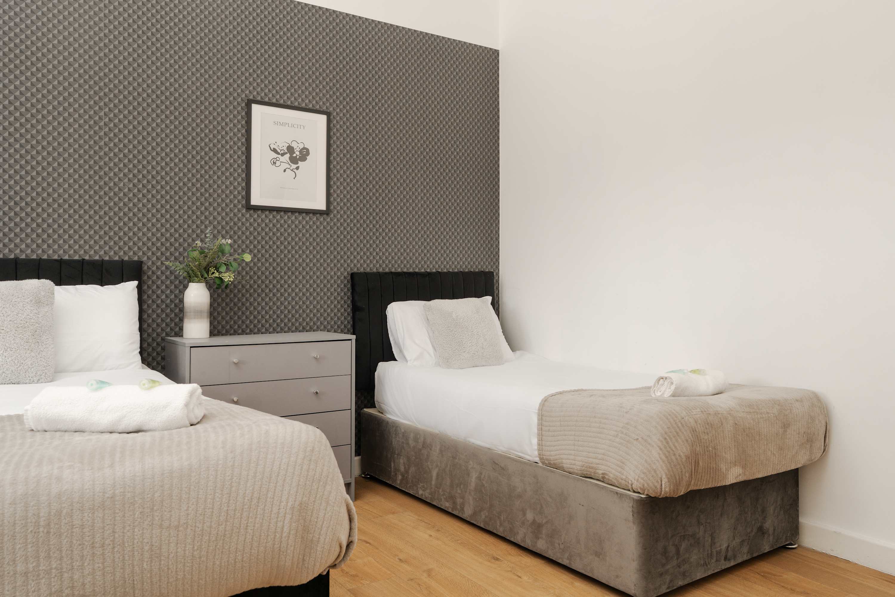Spacious apartment for groups in City Centre in Berry Street L1 4JF - Property image 26 - VivreStays