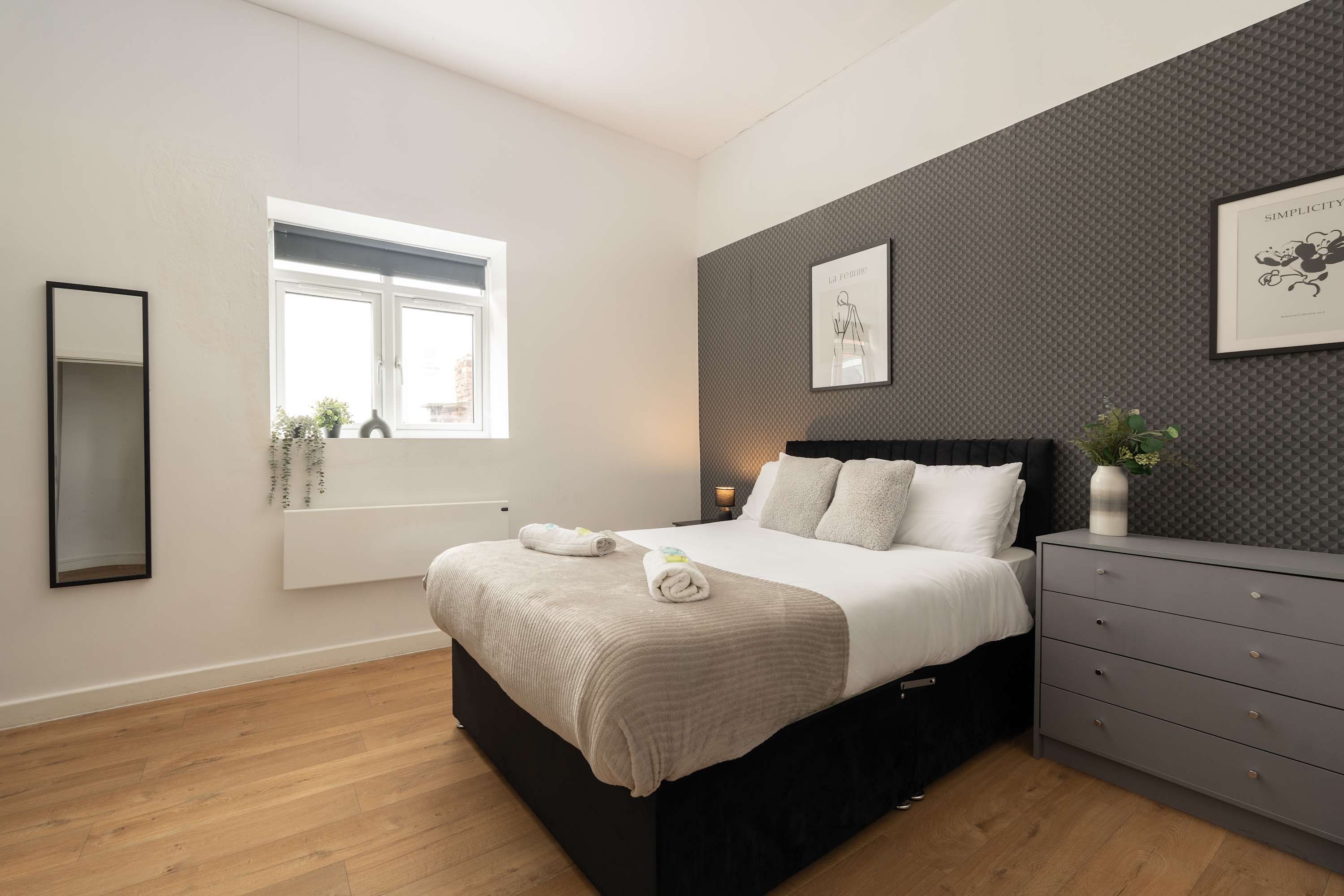 Spacious apartment for groups in City Centre in Berry Street L1 4JF - Property image 25 - VivreStays