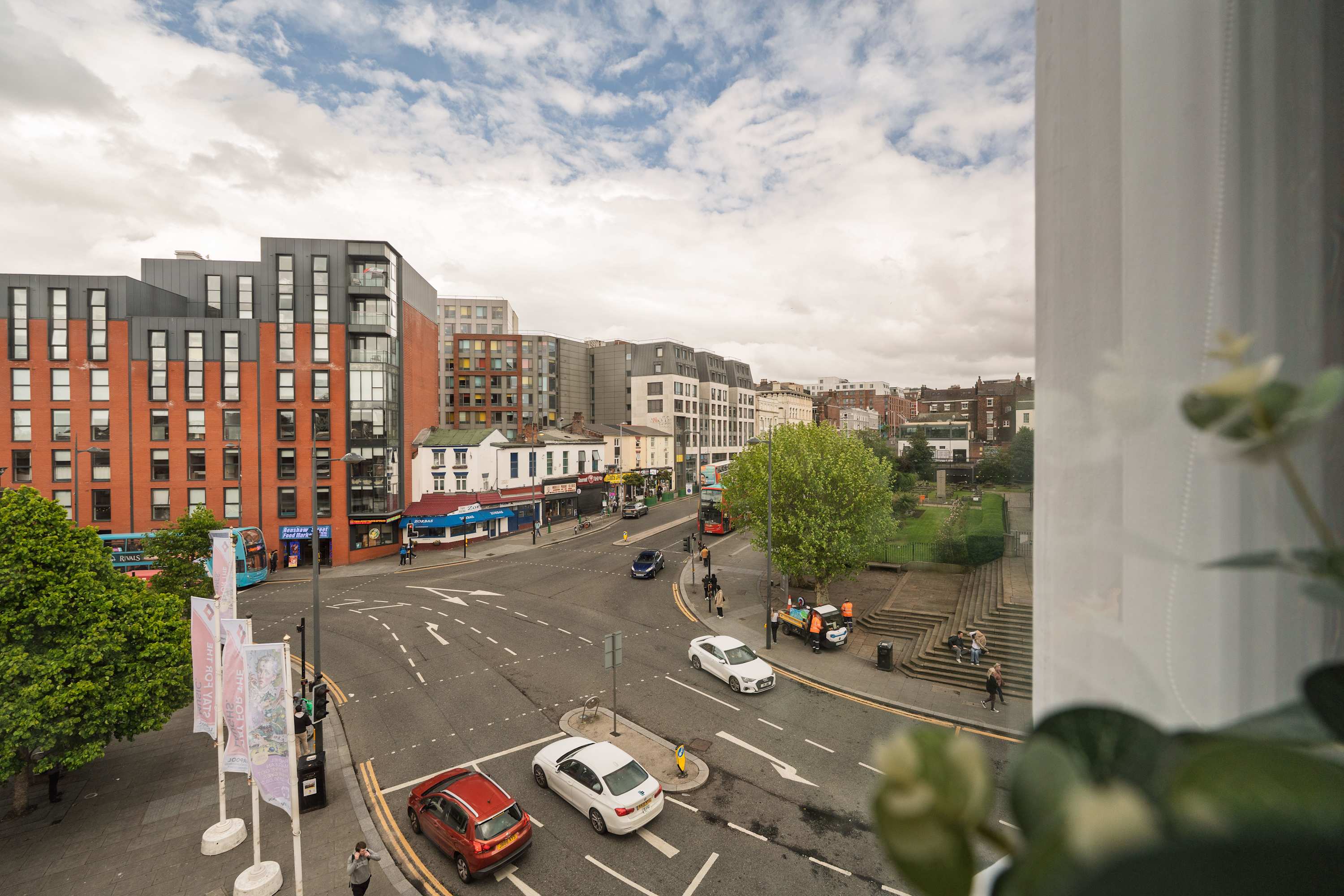 Spacious apartment for groups in City Centre in Berry Street L1 4JF - Property image 37 - VivreStays