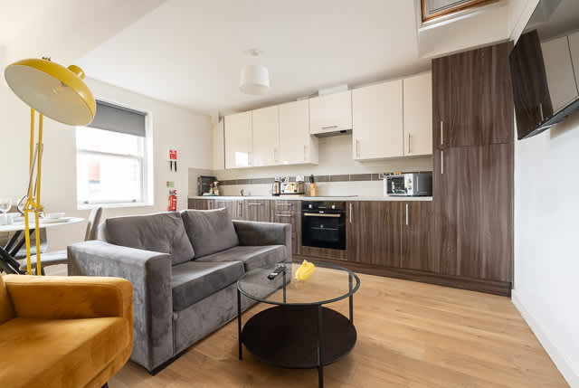 2 Bedroom Berry Street Apartments in Berry Street L1 4JF - Property image 4 - VivreStays