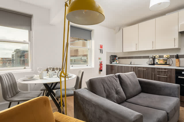 2 Bedroom Berry Street Apartments in Berry Street L1 4JF - Property image 13 - VivreStays