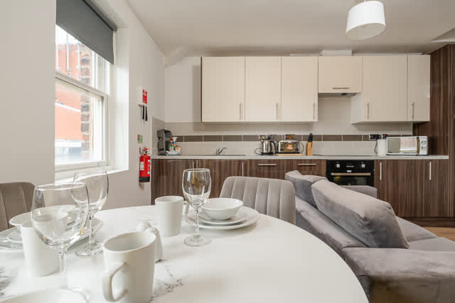 2 Bedroom Berry Street Apartments in Berry Street L1 4JF - Property image 11 - VivreStays