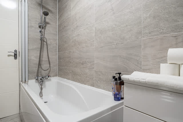 2 Bedroom Berry Street Apartments in Berry Street L1 4JF - Property image 17 - VivreStays