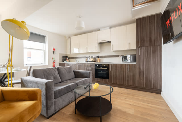 2 Bedroom Berry Street Apartments in Berry Street L1 4JF - Property image 38 - VivreStays