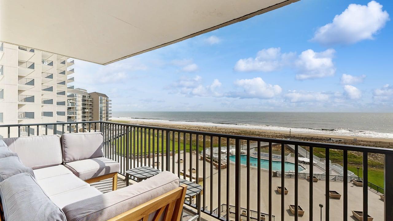 Sea Colony 5th floor condo with pools tennis & pickle ball courts fitness center