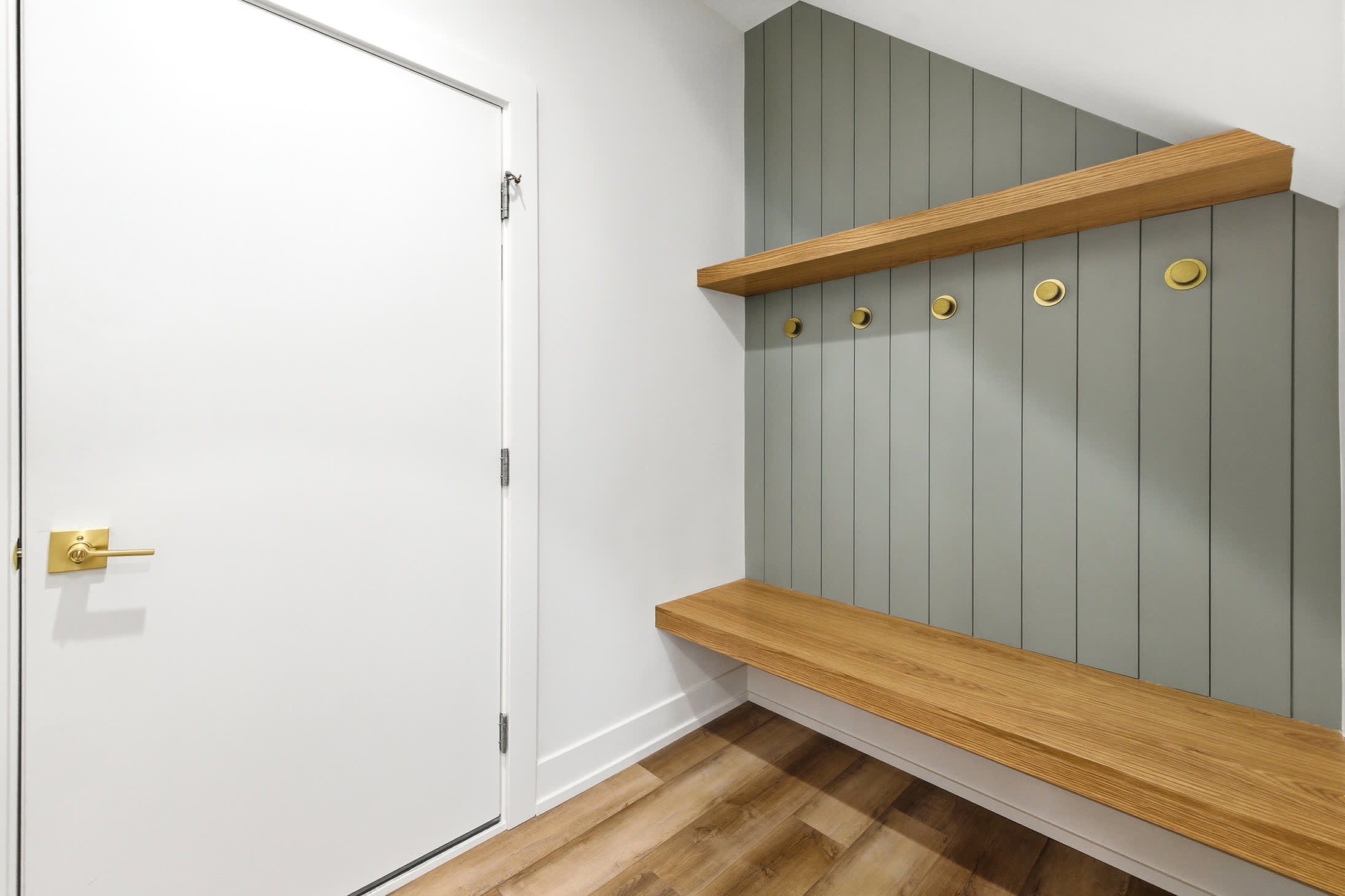 Built-in storage for every sandy, sun-filled Michigan day ahead.