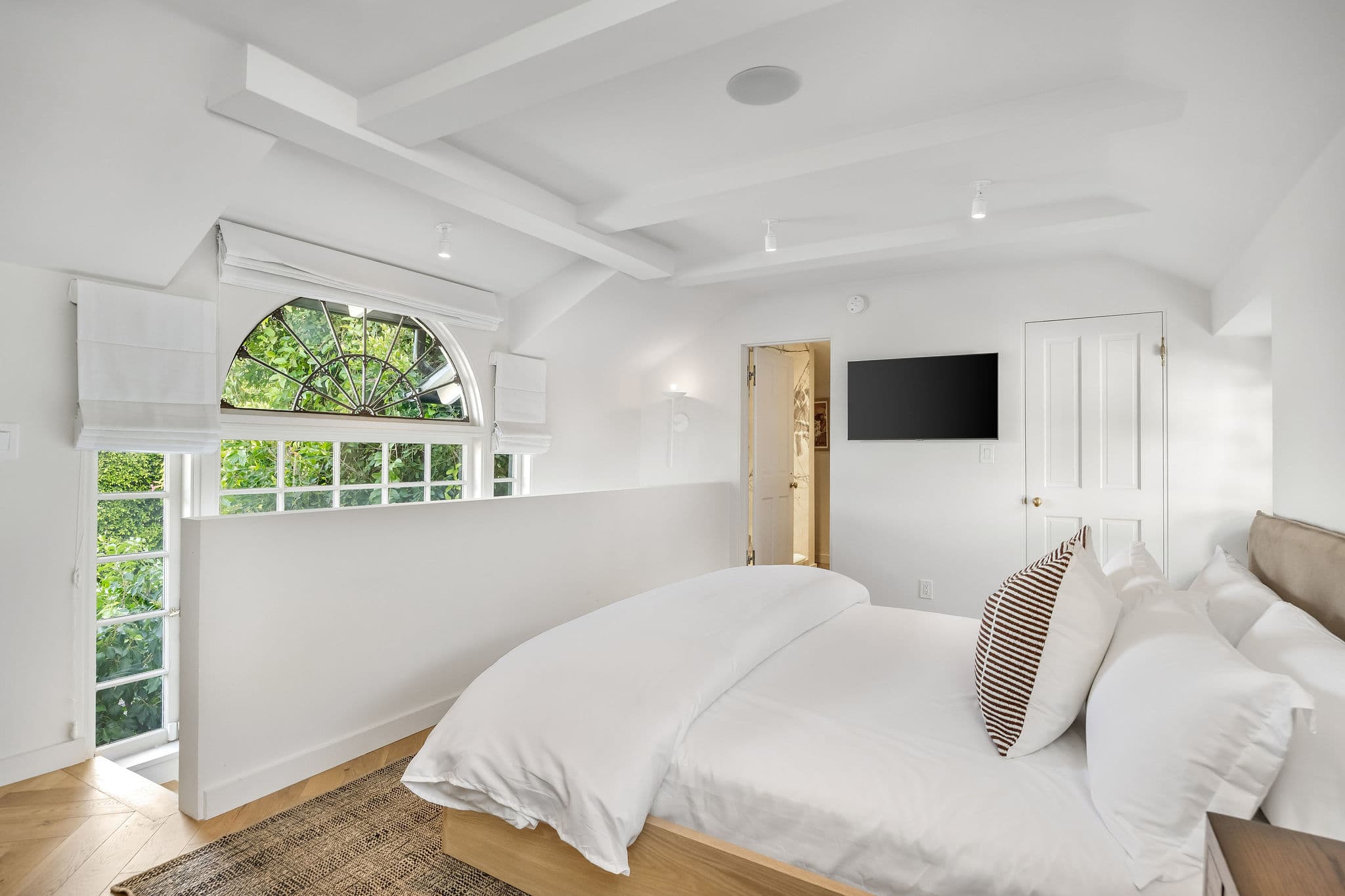 Let natural light pour in as you wake up beneath soaring ceilings.