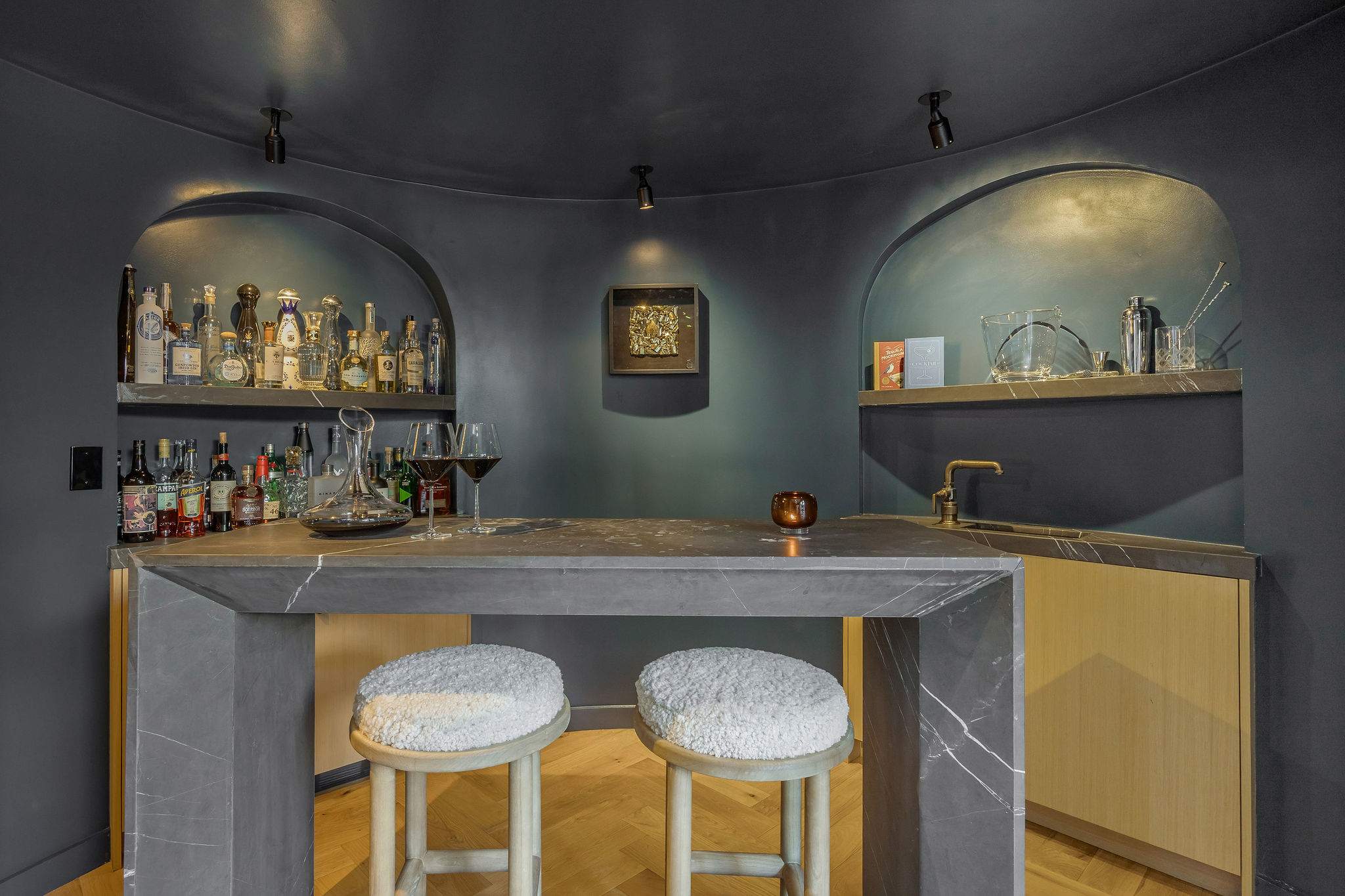 Mix cocktails in your bespoke bar before an unforgettable evening.