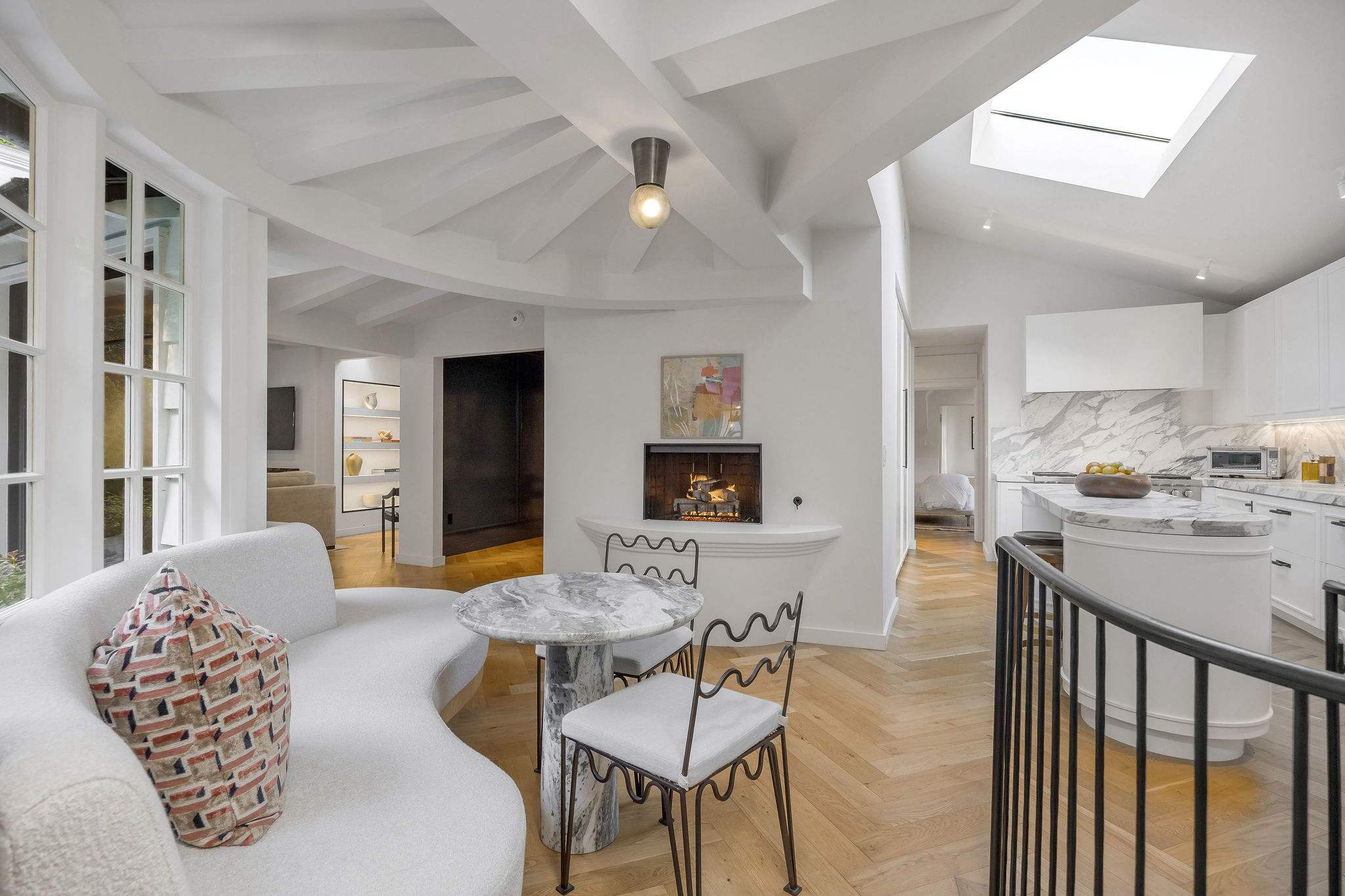 Move effortlessly from coffee to cocktails in beautifully connected spaces.